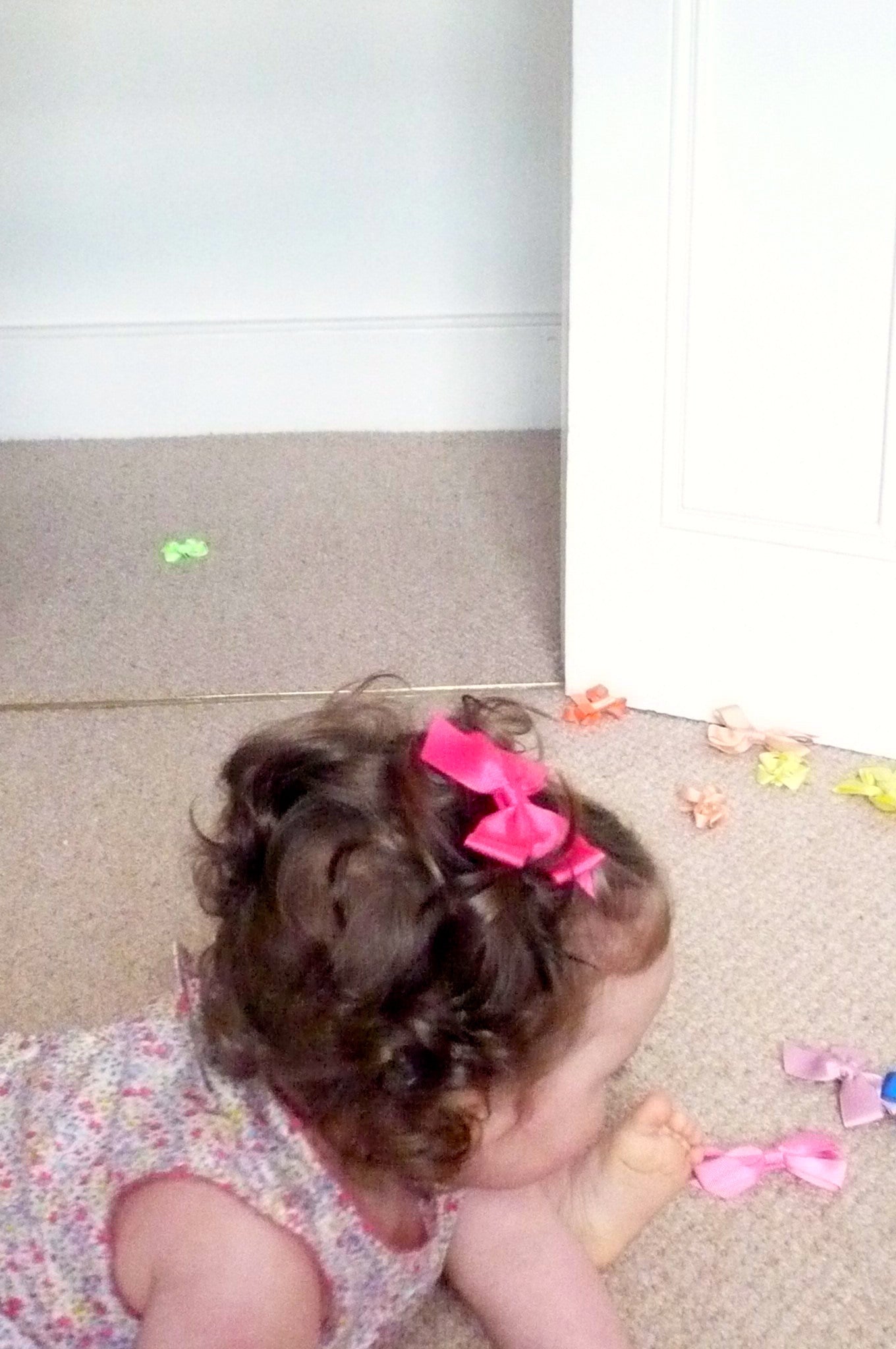 Medium Bow Hair Clip - Shocking Pink