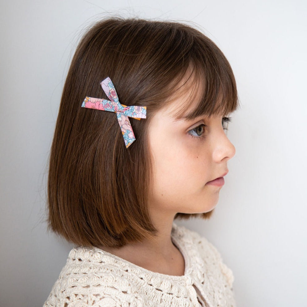 Pair of Schoolgirl Bows made of Liberty print Meadow Song Pink - Barrettes anti-glisse fille Liberty Meadow Song Rose