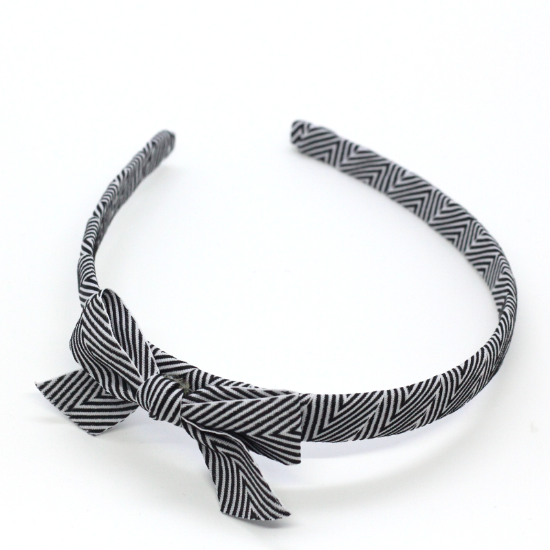 Bow Headband for girl - Black and white chevron pattern